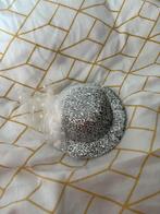 Allerlei carnavals spullen hoedjes armbanden nethandschoenen, Ophalen of Verzenden, Zo goed als nieuw, Carnaval