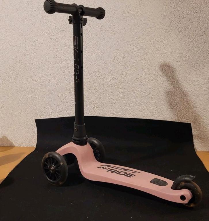"Scoot and Ride" rose 3- wielerstep., Kinderen en Baby's, Speelgoed | Buiten | Voertuigen en Loopfietsen, Gebruikt, Loopfiets