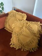 Okergele Kussens met Kwastjes - Set van 2, Huis en Inrichting, Woonaccessoires | Kussens, Ophalen of Verzenden, Zo goed als nieuw