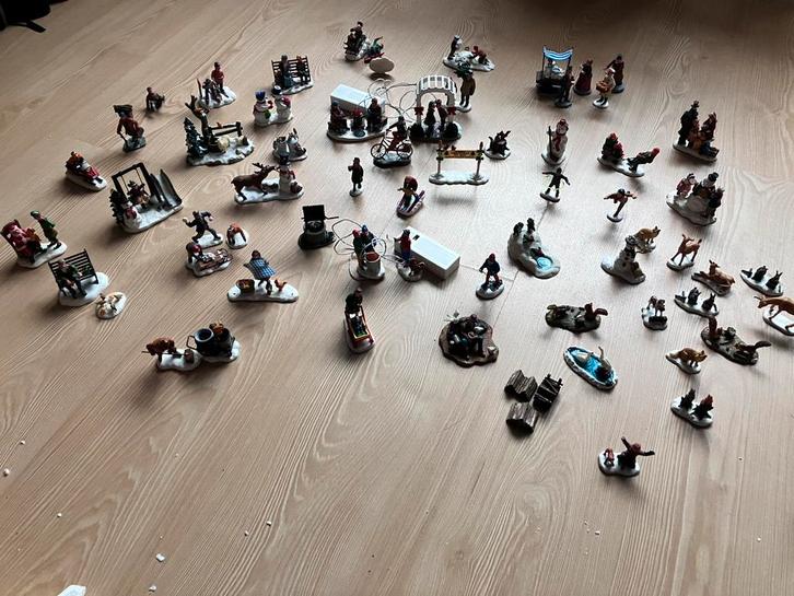 Veel Lemax kerst figuren en huisjes, Diversen, Kerst, Zo goed als nieuw, Ophalen of Verzenden