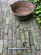 Vintage zware gietijzeren ketel met ketting en ophangbeugel, Antiek en Kunst, Ophalen of Verzenden