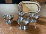 Vintage Chromen Stalen ijscoupes op een Verzilverde Schaal, Huis en Inrichting, Overige materialen, Gebruikt, Ophalen of Verzenden