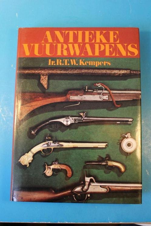 Boek Antieke Vuurwapens / Ir. R.T.W. Kempers ISBN9022839540, Boeken, Oorlog en Militair, Gelezen, Ophalen of Verzenden