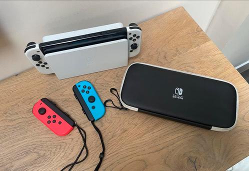 Nintendo Switch OLED + Extra's & Games, Spelcomputers en Games, Games | Nintendo Switch, Zo goed als nieuw, Avontuur en Actie