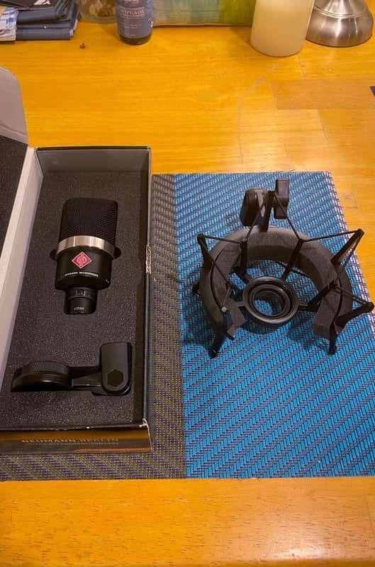 Neumann TLM 102 Studio Set (Black Edition) + EA4 shockmount, Ophalen of Verzenden, Zo goed als nieuw, Studiomicrofoon