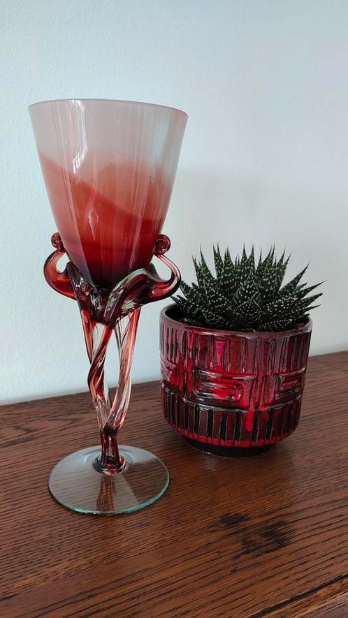 design vaas rood wit glas kristal Jozefina Krosno glaskunst, Antiek en Kunst, Kunst | Designobjecten, Ophalen of Verzenden