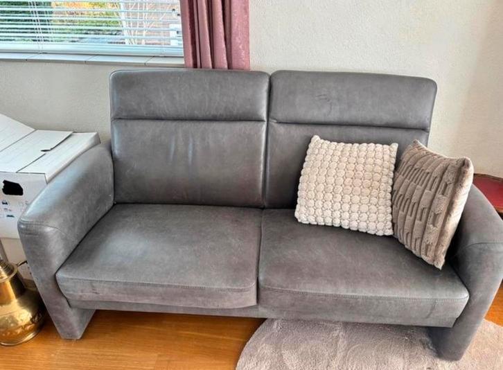 Grijze bank met taupe stoel, incl bijpassende sierkussens, Huis en Inrichting, Fauteuils, Gebruikt, Stof, 125 cm of meer, 75 tot 100 cm