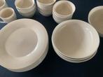 Madison servies ecru /compleet / 31 delig, Huis en Inrichting, Keuken | Servies, Ophalen of Verzenden, Zo goed als nieuw, Bord(en)