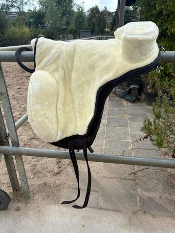 Barebackpad met bont beschikbaar voor biedingen