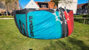Slingshot V.5 9 meter kite beschikbaar voor biedingen