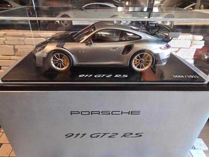 Porsche GT2 RS 1:18 Spark SCHADE !!, Hobby en Vrije tijd, Modelauto's | 1:18, Gebruikt, Auto, Overige merken, Ophalen