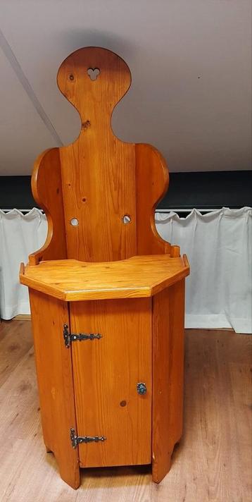 Mooie grenen kinderstoel. beschikbaar voor biedingen