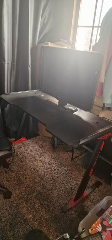 Gaming Bureau met Verlichting - Zo Goed Als Nieuw! beschikbaar voor biedingen
