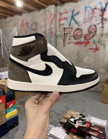 Air Jordan 1 High Mocha | Alle Maten Beschikbaar  beschikbaar voor biedingen