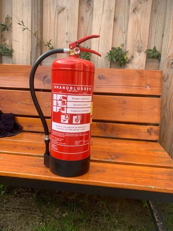Schuim brandblusser beschikbaar voor biedingen