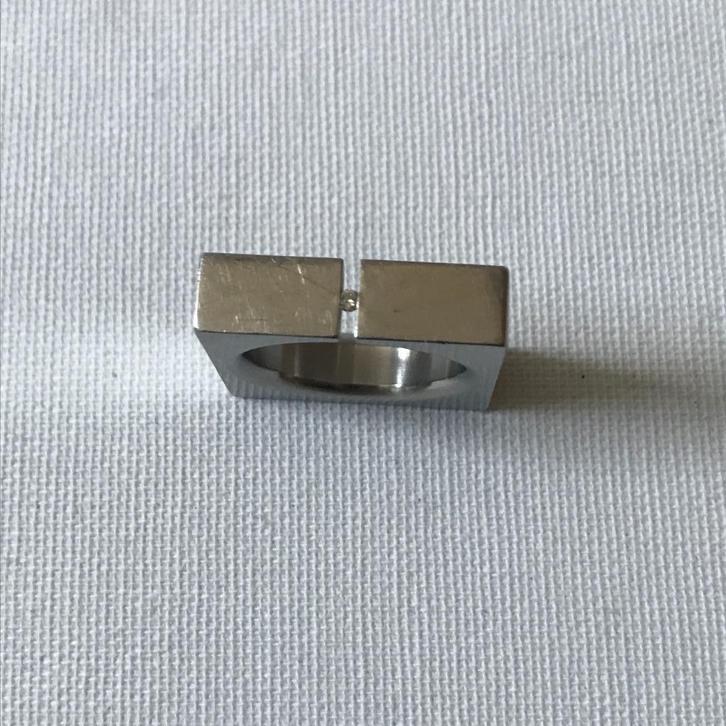 Design Mooie RVS ring met 0,02 ct briljantje merk Xen, Sieraden, Tassen en Uiterlijk, Ringen, Gebruikt, Dame, 17 tot 18, Overige kleuren