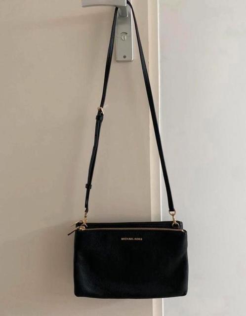 Micheal Kors schoudertas, Sieraden, Tassen en Uiterlijk, Tassen | Damestassen, Zo goed als nieuw, Schoudertasje, Zwart, Ophalen of Verzenden