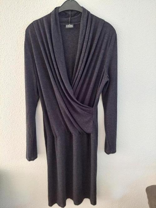 Jurk onderdekniel107cm Drys 40 grijs 67%viscose 1wk Gedragen, Kleding | Dames, Jurken, Zo goed als nieuw, Maat 38/40 (M), Grijs