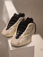 Yeezy 700 V3 - Maat 37 1/3, Wit, Ophalen of Verzenden, Gedragen, Yeezy