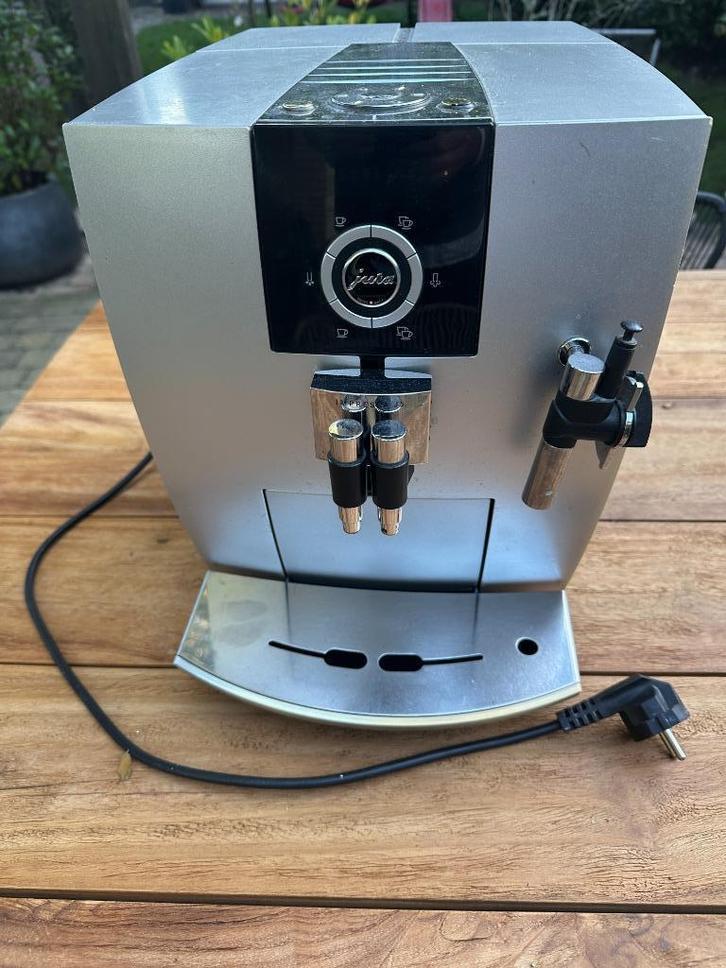 Jura IMPRESSA J5 – Zwitserse topkoffie bij jou thuis!, Witgoed en Apparatuur, Koffiezetapparaten, Gebruikt, Koffiebonen, Koffiemachine