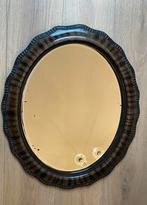 Antieke ovale spiegel in bruine lijst, Antiek en Kunst, Antiek | Spiegels, Ophalen, Ovaal, 50 tot 100 cm