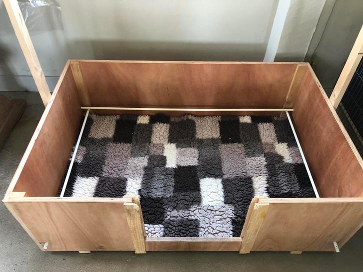 Houten werpkist voor medium hond 127x84x43 cm, Dieren en Toebehoren, Hondenhokken, Gebruikt, Minder dan 65 cm, 110 cm of meer