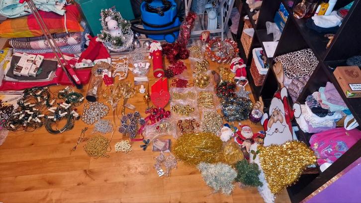 Kerstspullen rood, zilver, goud. Slingers, kerstman, sneeuwp, Diversen, Kerst, Gebruikt, Ophalen