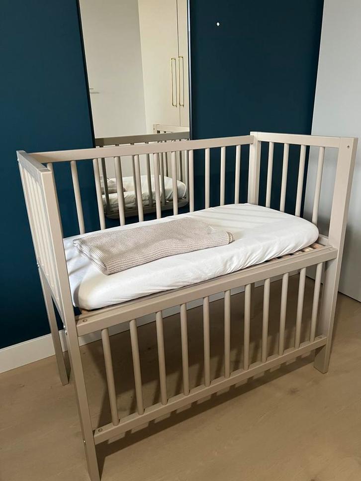 Wiegje/co sleeper hout beige incl matras, hoeslaken en deken, Kinderen en Baby's, Babywiegjes en Ledikanten, Zo goed als nieuw