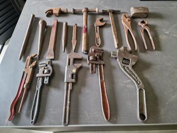 oud antiek gereedschap.. beschikbaar voor biedingen