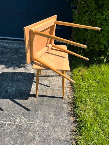 2 kleinere bijzettafels beschikbaar voor biedingen