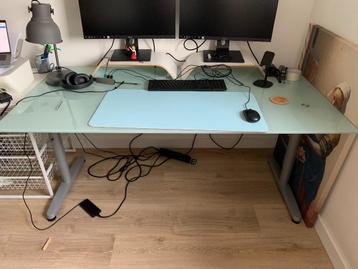 Bureau Galant~Groen mat glas~Hoogte verstelbaar~160 breed beschikbaar voor biedingen