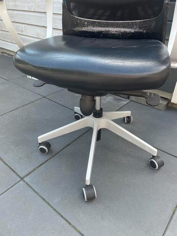Ergonomische bureaustoel beschikbaar voor biedingen
