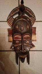 Masker Afrika, Ophalen