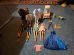 Barbie poppen met 3 paarden en een koets en kleding en huisd, Ophalen of Verzenden, Gebruikt