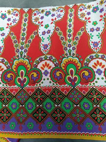 Vintage stof rood felle kleuren gecoat 80 cm breed (R24) beschikbaar voor biedingen