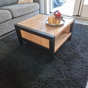 Salontafel als nieuw 68x68 cm beschikbaar voor biedingen