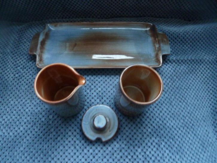 Roomsetje + Cakeschaal (Volendams Aardewerk?), Huis en Inrichting, Keuken | Servies, Zo goed als nieuw, Overige typen, Overige stijlen