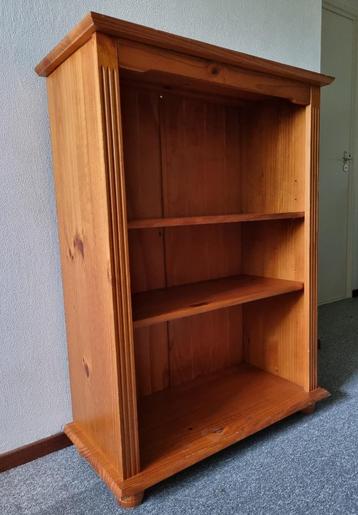 Boekenkast, kast, hout beschikbaar voor biedingen