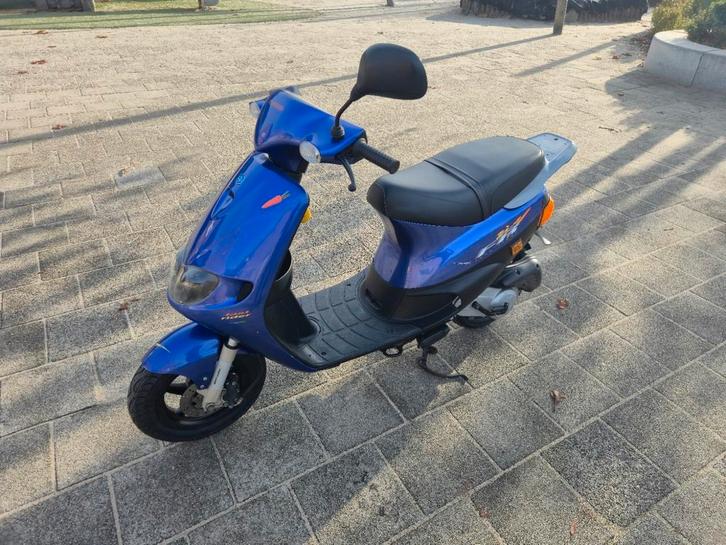 Piaggio zip FR 70cc Duits met invoerpapieren, Fietsen en Brommers, Scooters | Piaggio, Zo goed als nieuw, Zip, Maximaal 45 km/u