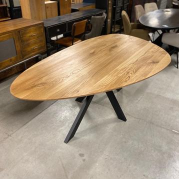 Organische Eettafel Kiezelvorm 'Naturel' beschikbaar voor biedingen