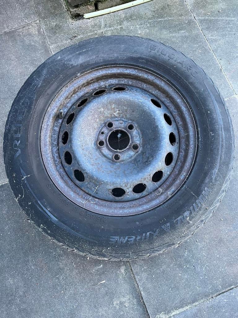 Volvo V70 XC70 2002 Winterbanden op stalen velgen 215/65 R16, Ophalen of Verzenden, Gebruikt