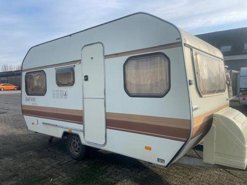Wilk Safari 442 1982; voortent incl. uitbouw, Caravans en Kamperen, Caravans, Bedrijf, tot en met 4, 500 - 750 kg, Treinzit, Wilk