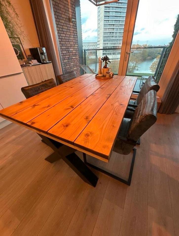 Houten tafel met stalen kruispoten, Huis en Inrichting, Tafels | Eettafels, Gebruikt, 100 tot 150 cm, 150 tot 200 cm, Vier personen