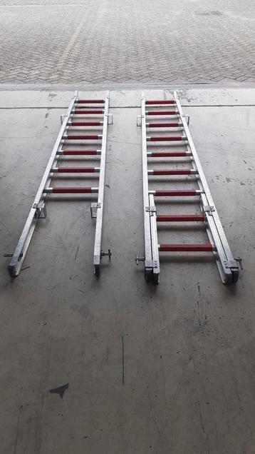 ladder 2 delig ALUMINIUM licht en sterk BRANDWEER beschikbaar voor biedingen