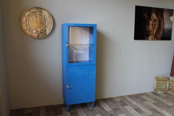 Dokterkasten restaureerd - vintage of overgespoten beschikbaar voor biedingen