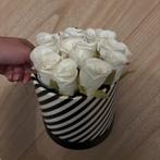 Bak / pot met witte rozen, Ophalen of Verzenden, Zo goed als nieuw