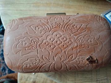 Clutch  Dogs By Beluchi beschikbaar voor biedingen