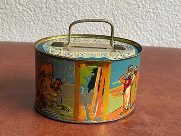 Vintage spaarpot Arabische afbeeldingen, slot en sleutel beschikbaar voor biedingen