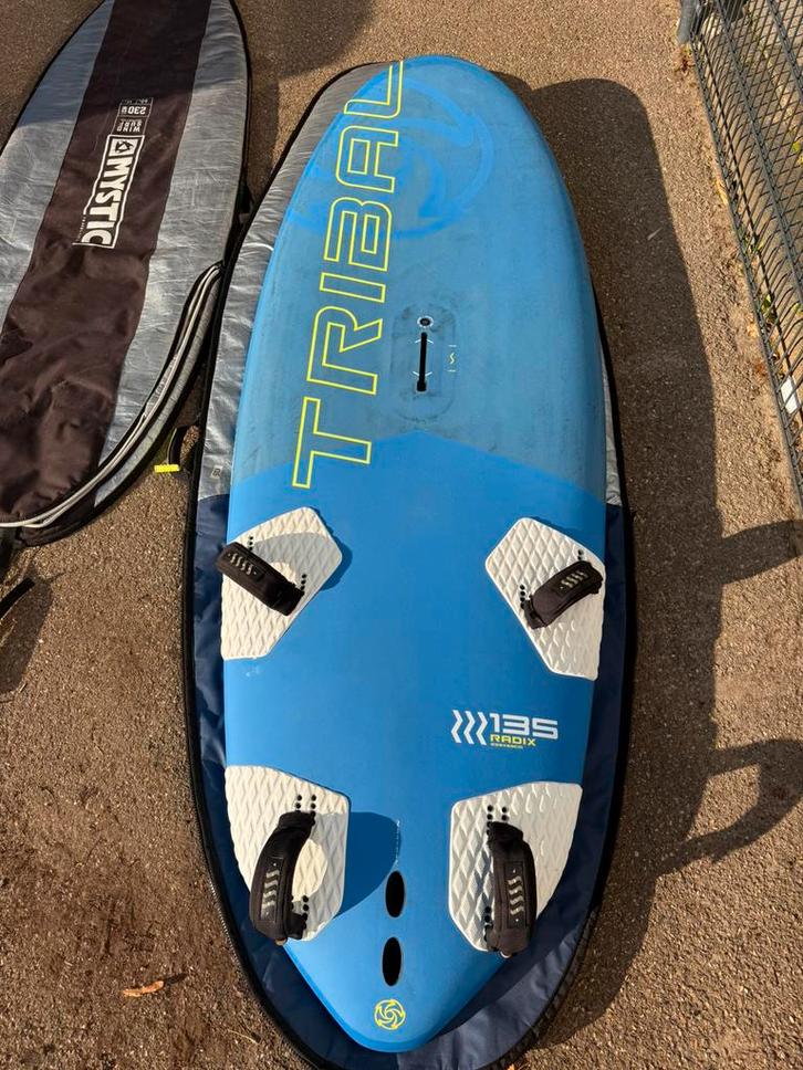 Tribal Radix Slalom 102 & 135 V3 (2023-2025), laatste 2!, Watersport en Boten, Windsurfen, Gebruikt, Plank, Minder dan 250 cm