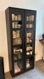IKEA BRIMNES vitrinekast zwart met glazen deuren, Ophalen, Met deur(en), 50 tot 100 cm, Zo goed als nieuw